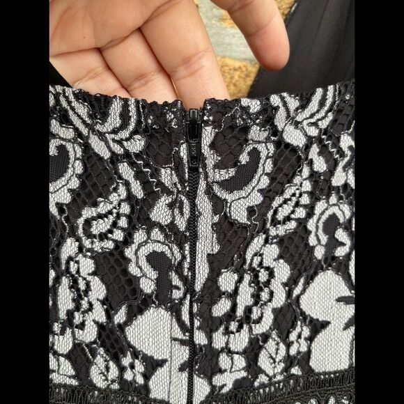 Keepsake The label  Lace Overlay Sleeveless Midi Dress medium - Picture 11 of 16